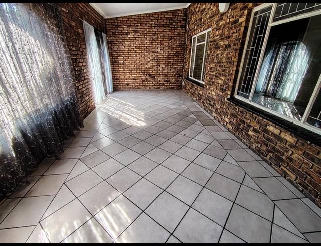 5 BEDROOM HOUSE FOR SALE IN WITFIELD